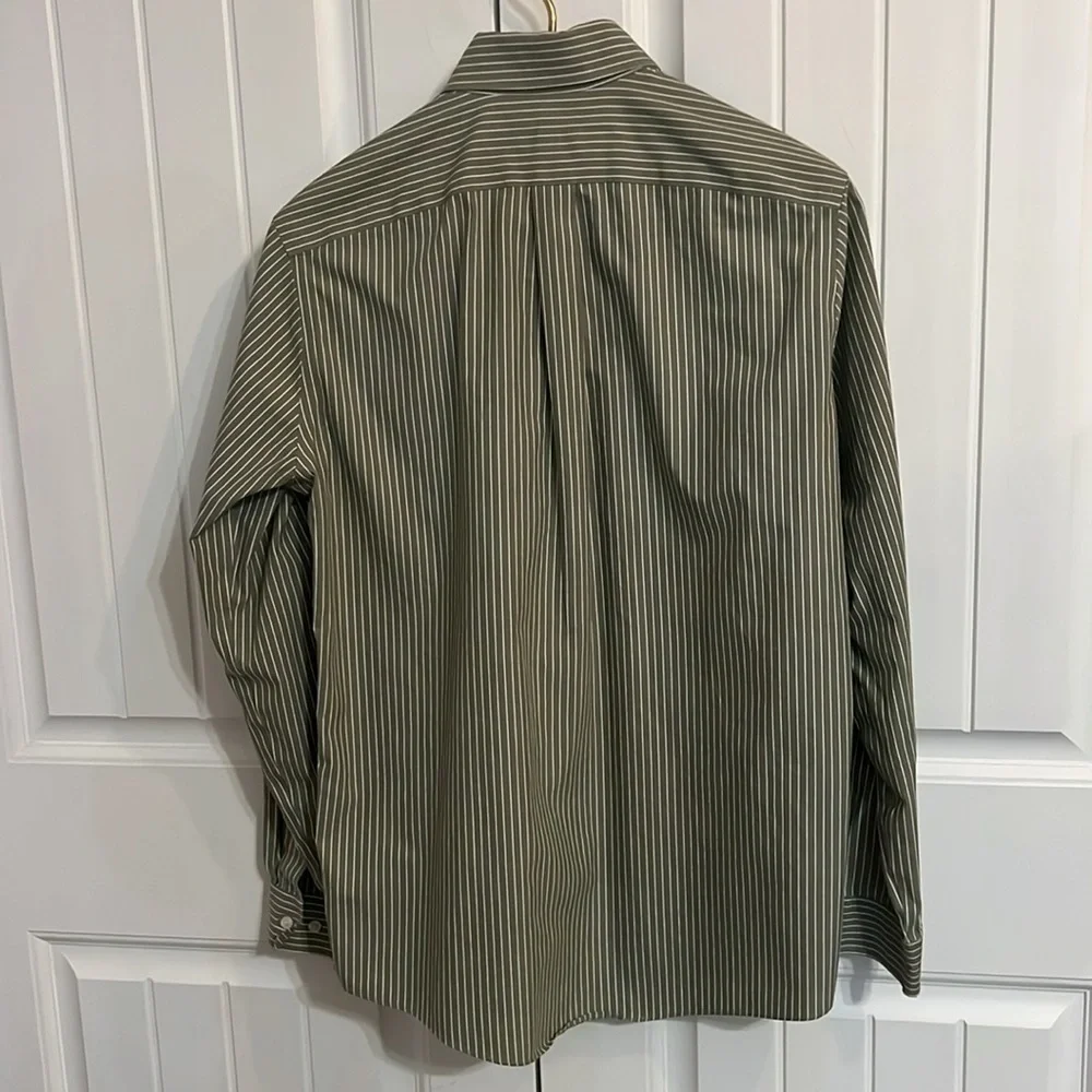 EDDIE BAUER Men's 100% Cotton Relaxed Fit Medium Long Sleeve Button Down Shirt